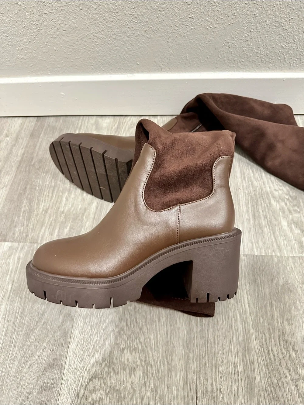 Brown Knee High Platform Boots Lug Sole Block Heel Side Zip Women’s Size 8